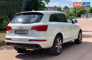 Внедорожник / Кроссовер Audi Q7 2015 в 