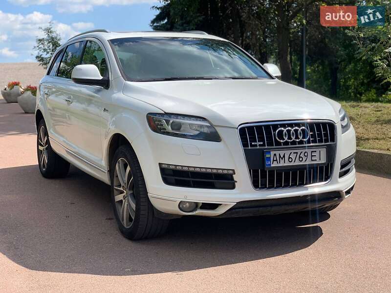 Внедорожник / Кроссовер Audi Q7 2015 в 