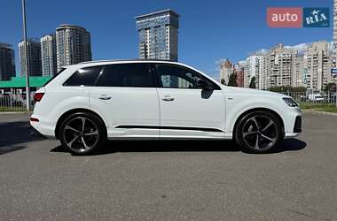 Внедорожник / Кроссовер Audi Q7 2021 в 