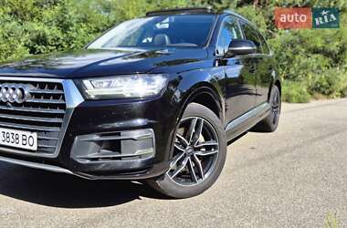 Внедорожник / Кроссовер Audi Q7 2016 в 