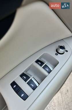 Позашляховик / Кросовер Audi Q7 2012 в 