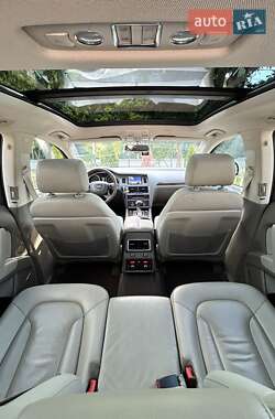 Позашляховик / Кросовер Audi Q7 2012 в 