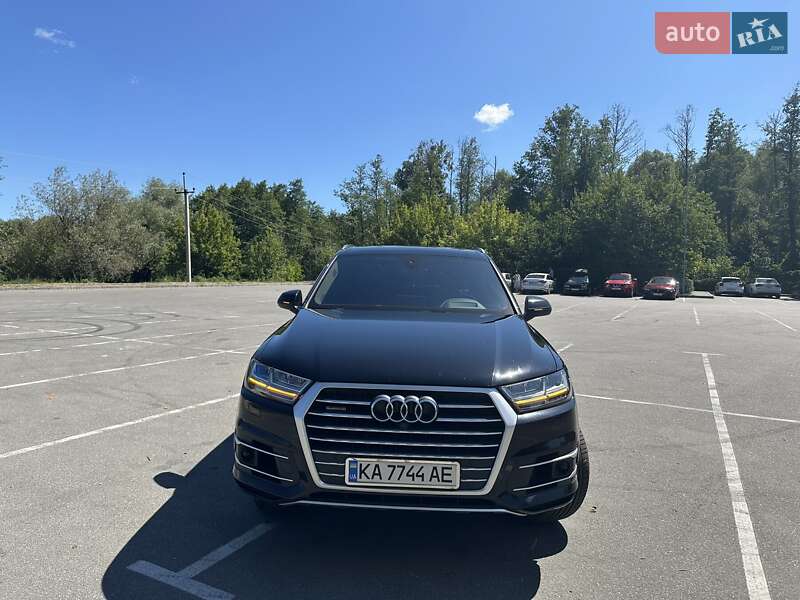 Внедорожник / Кроссовер Audi Q7 2017 в Киеве