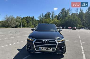 Внедорожник / Кроссовер Audi Q7 2017 в 