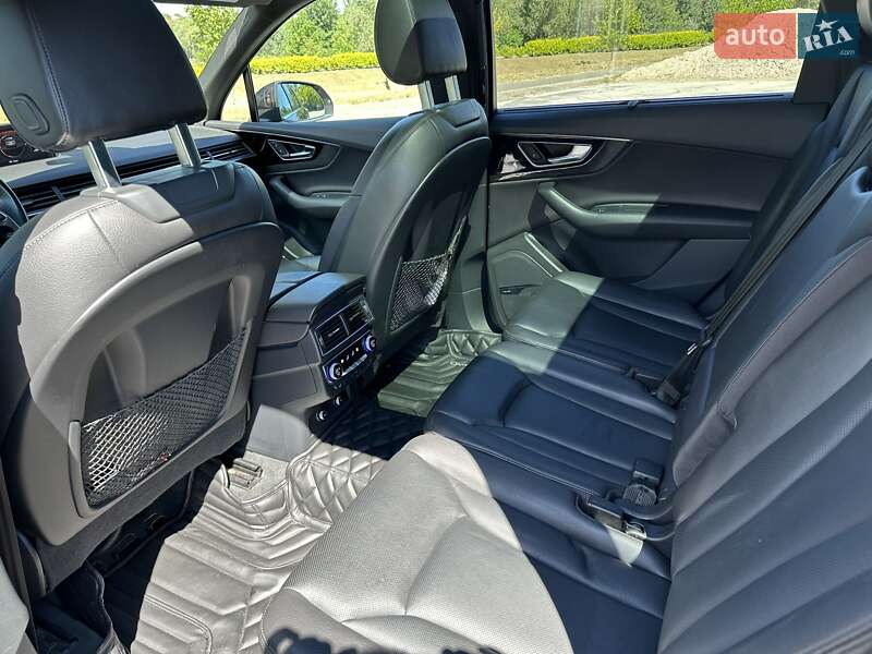 Внедорожник / Кроссовер Audi Q7 2017 в Киеве