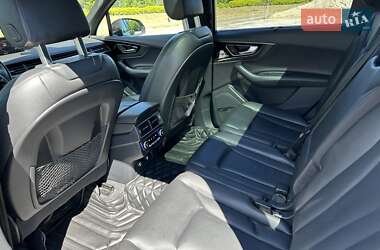 Внедорожник / Кроссовер Audi Q7 2017 в 