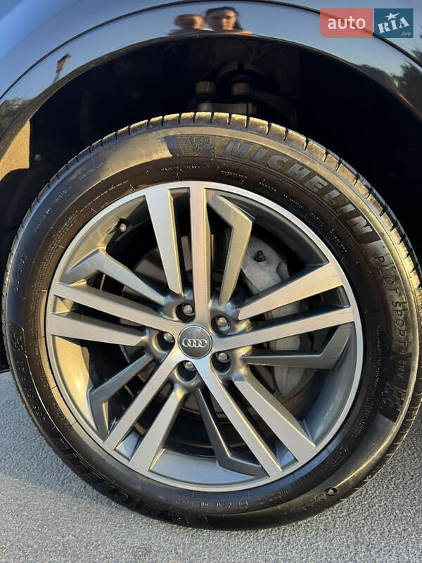 Внедорожник / Кроссовер Audi Q7 2019 в Новомосковске