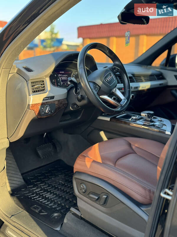 Внедорожник / Кроссовер Audi Q7 2019 в Новомосковске
