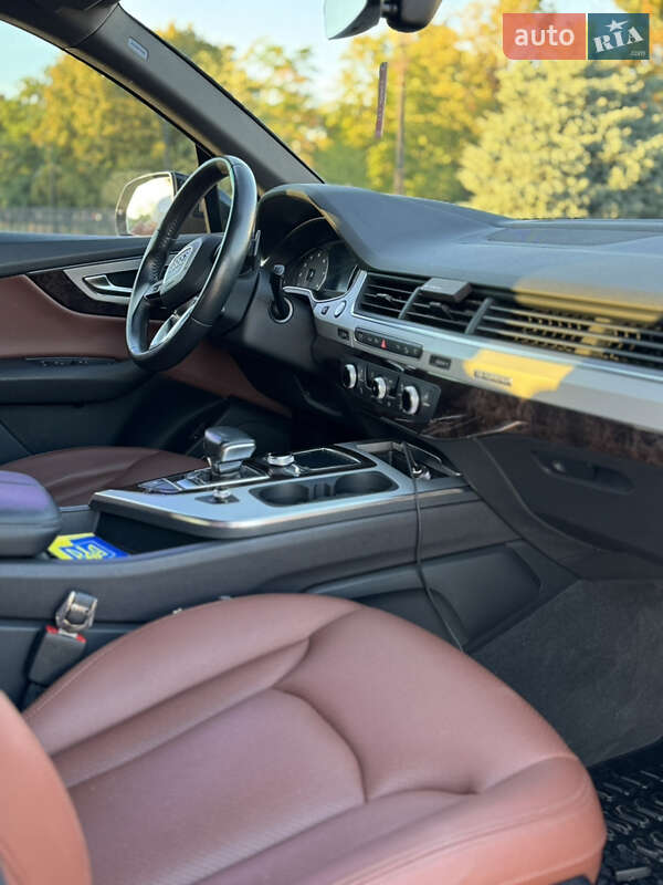 Внедорожник / Кроссовер Audi Q7 2019 в Новомосковске
