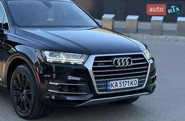 Внедорожник / Кроссовер Audi Q7 2017 в 