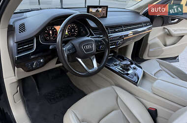 Внедорожник / Кроссовер Audi Q7 2017 в 