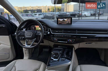 Внедорожник / Кроссовер Audi Q7 2017 в 