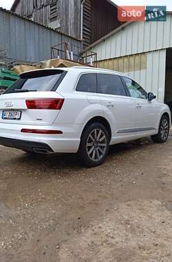 Внедорожник / Кроссовер Audi Q7 2018 в 