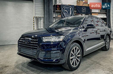 Внедорожник / Кроссовер Audi Q7 2017 в 