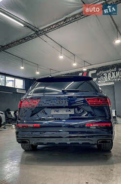 Внедорожник / Кроссовер Audi Q7 2017 в 