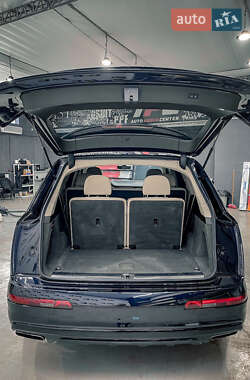 Внедорожник / Кроссовер Audi Q7 2017 в 