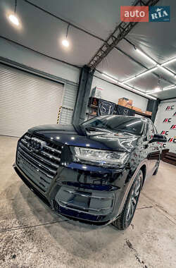 Внедорожник / Кроссовер Audi Q7 2017 в 