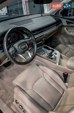 Внедорожник / Кроссовер Audi Q7 2017 в 