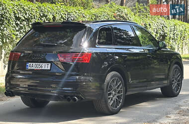Внедорожник / Кроссовер Audi Q7 2016 в 