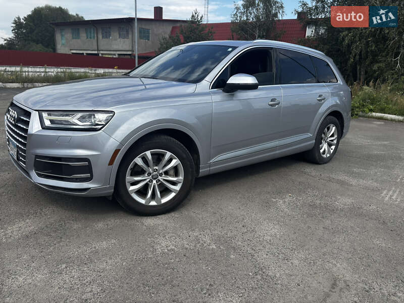 Внедорожник / Кроссовер Audi Q7 2017 в Нетешине