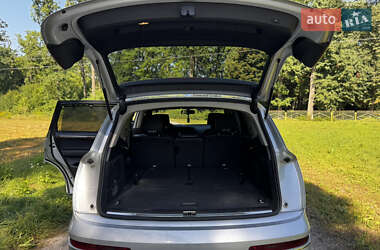 Внедорожник / Кроссовер Audi Q7 2015 в 