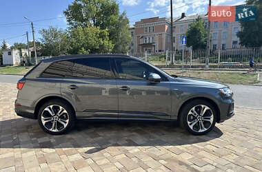 Внедорожник / Кроссовер Audi Q7 2021 в 