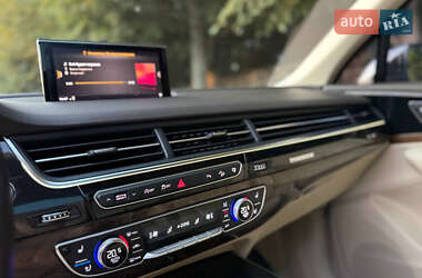 Внедорожник / Кроссовер Audi Q7 2017 в 