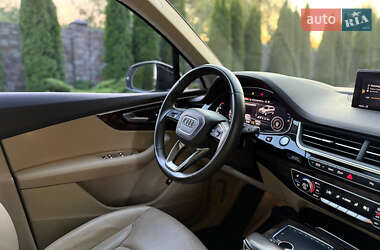Внедорожник / Кроссовер Audi Q7 2017 в 