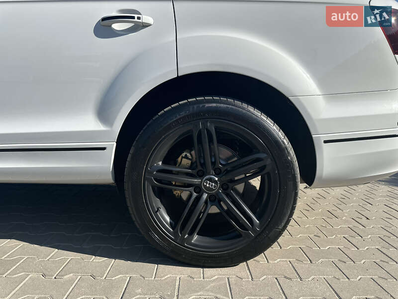 Внедорожник / Кроссовер Audi Q7 2013 в Волочиске