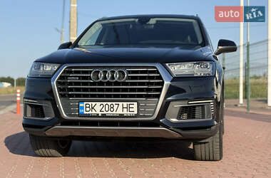 Позашляховик / Кросовер Audi Q7 2016 в Рівному