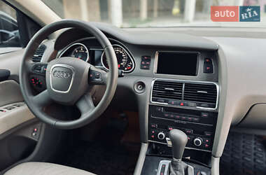 Внедорожник / Кроссовер Audi Q7 2006 в 