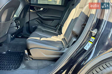Позашляховик / Кросовер Audi Q7 2018 в 