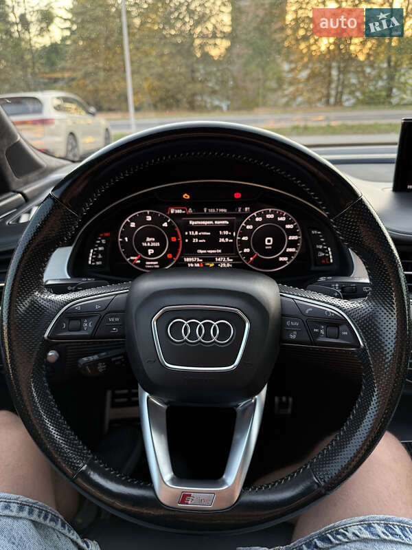 Позашляховик / Кросовер Audi Q7 2016 в Рівному