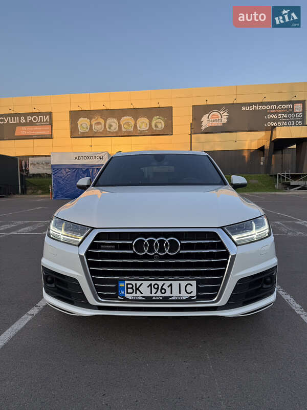 Позашляховик / Кросовер Audi Q7 2016 в Рівному