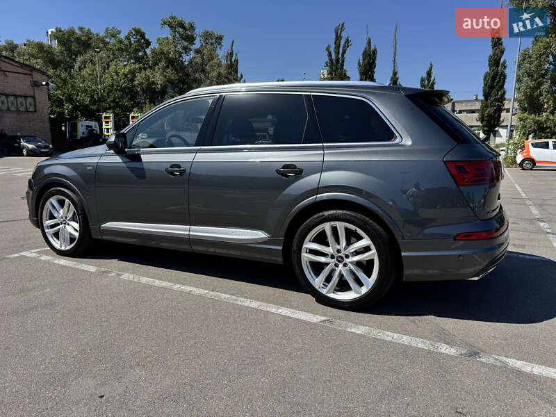 Позашляховик / Кросовер Audi Q7 2016 в Києві