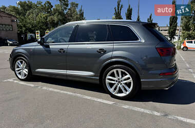 Внедорожник / Кроссовер Audi Q7 2016 в 