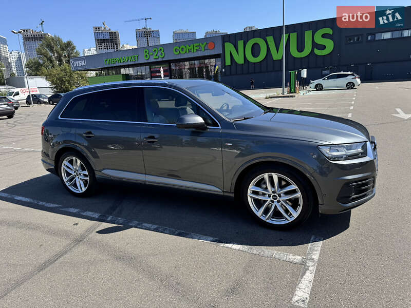 Позашляховик / Кросовер Audi Q7 2016 в Києві
