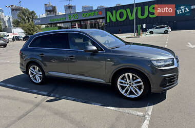 Внедорожник / Кроссовер Audi Q7 2016 в 