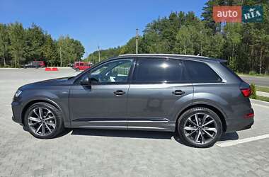 Внедорожник / Кроссовер Audi Q7 2021 в 