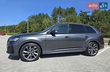 Внедорожник / Кроссовер Audi Q7 2021 в 