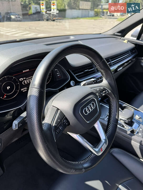 Позашляховик / Кросовер Audi Q7 2016 в Києві