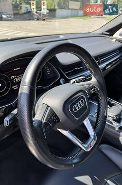 Внедорожник / Кроссовер Audi Q7 2016 в 
