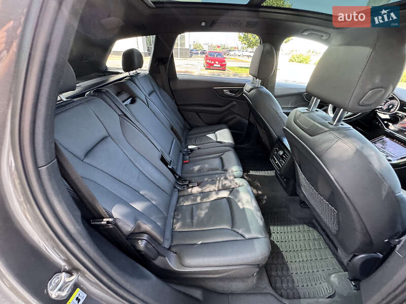 Внедорожник / Кроссовер Audi Q7 2021 в Киеве