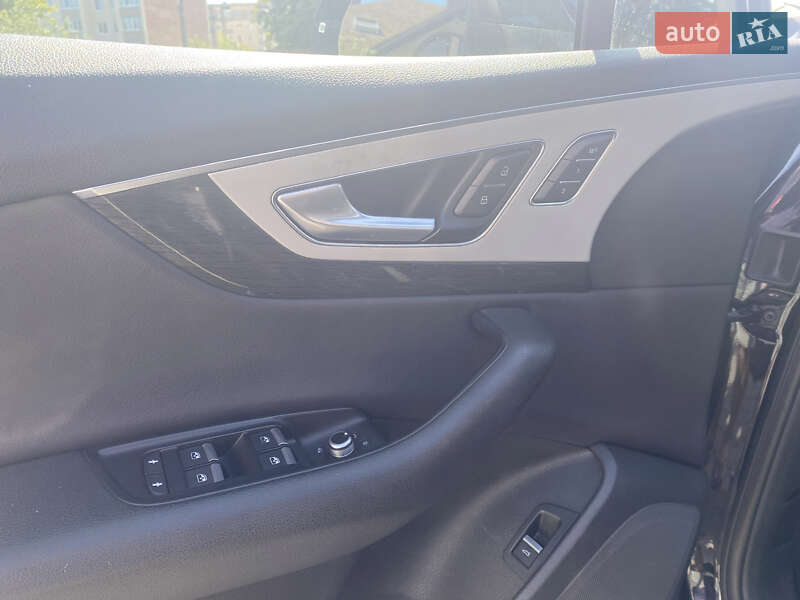 Позашляховик / Кросовер Audi Q7 2017 в Вінниці