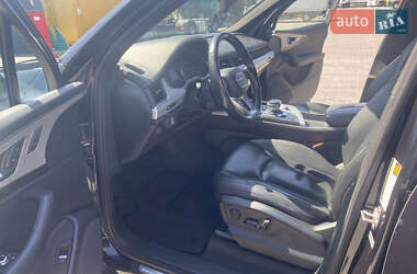 Внедорожник / Кроссовер Audi Q7 2017 в 