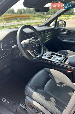 Внедорожник / Кроссовер Audi Q7 2020 в 