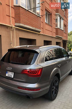 Позашляховик / Кросовер Audi Q7 2015 в 