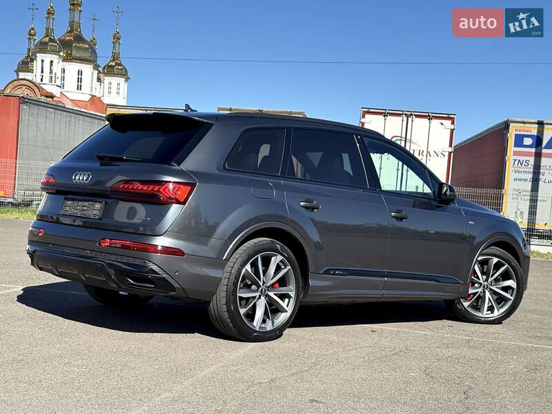 Внедорожник / Кроссовер Audi Q7 2021 в Киеве