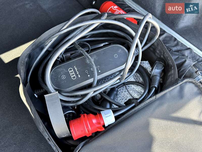 Внедорожник / Кроссовер Audi Q7 2021 в Киеве