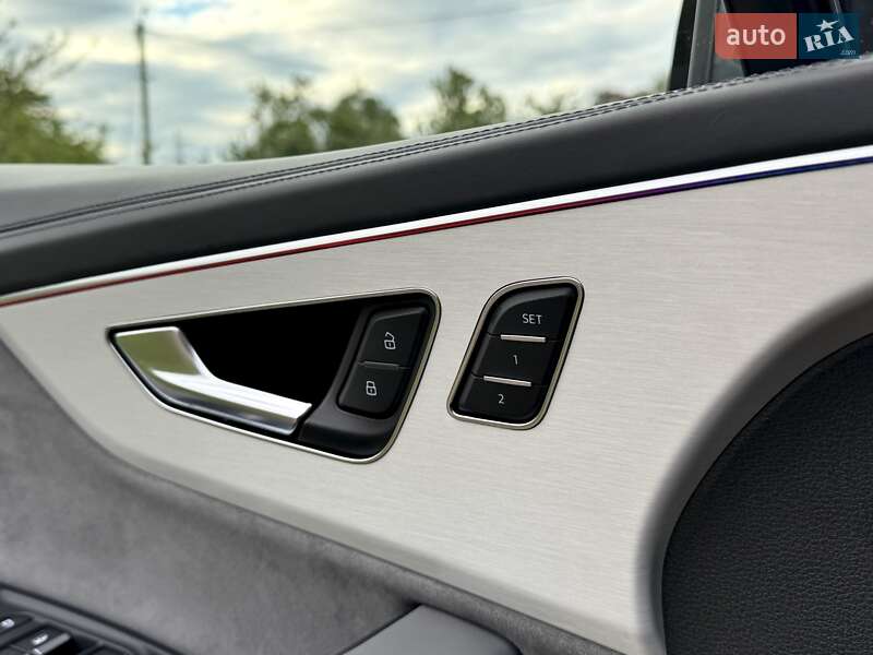 Внедорожник / Кроссовер Audi Q7 2021 в Киеве